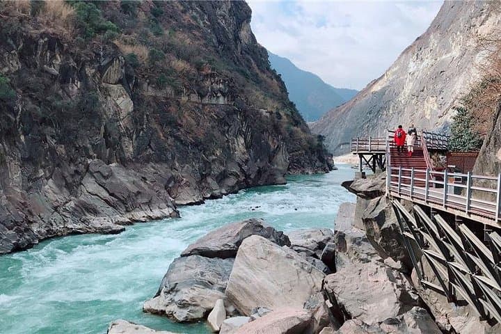 Tiger Leaping Gorge Day Hike from Lijiang — Guided Trek to Tina's Guesthouse photo 2