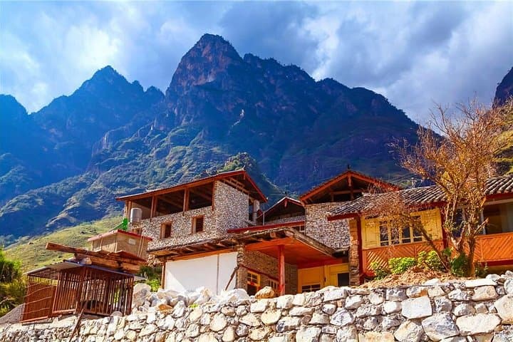 Tiger Leaping Gorge Day Hike from Lijiang — Guided Trek to Tina's Guesthouse photo 3