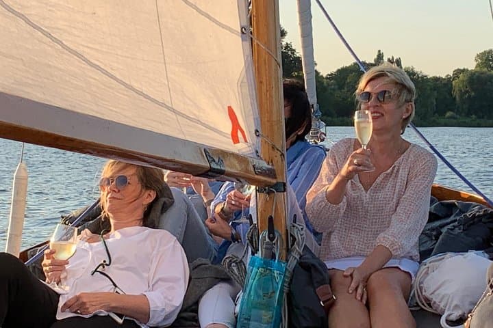 Sunset Sailing on Lake Alster: Hamburg Small-Group Cruise Experience photo 5