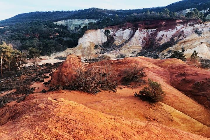 Guided Electric Bike Ocher Trail in the Luberon — Half-Day from Apt