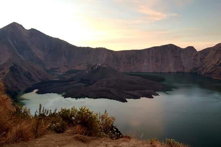 Senaru Crater Rim Trek: 2-Day Beginner-Friendly Rinjani Trek