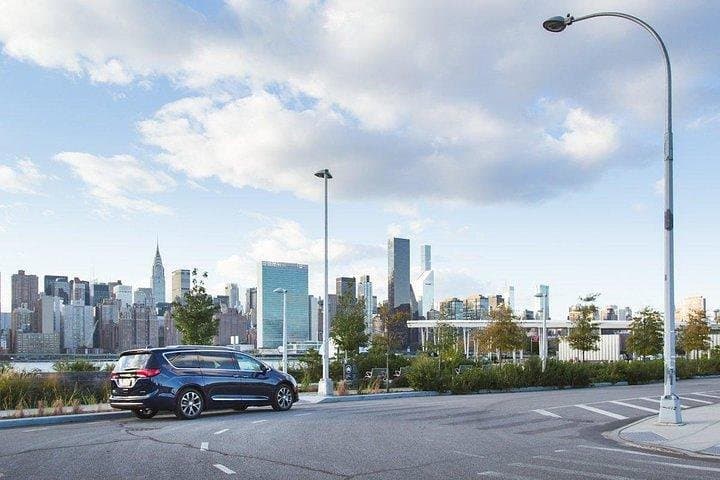 Explore New York by Private Minivan: Custom 3-Hour Luxury Tour photo 5
