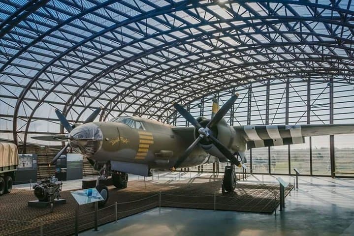 Day Trip from Paris to Utah Beach: Private D-Day History Tour by Van