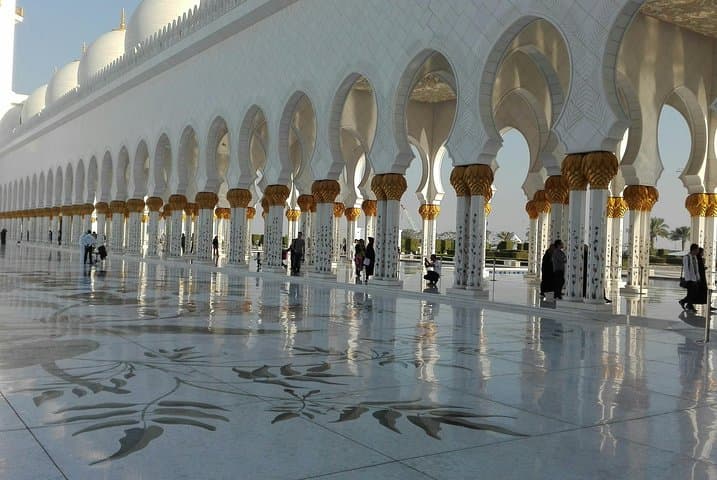 Abu Dhabi Day Trip from Dubai: Sheikh Zayed Grand Mosque & Corniche Highlights photo 2
