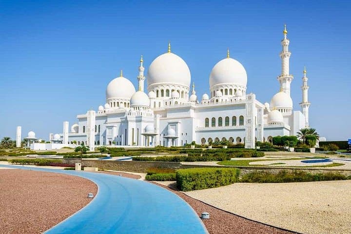 Full-Day Abu Dhabi & Ferrari World Tour: Mosque, Markets, Yas Island photo 4