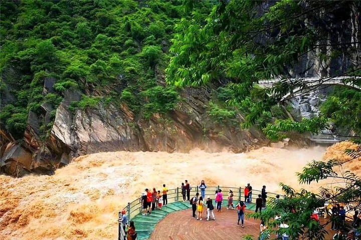 Tiger Leaping Gorge: 2-Day Guided Hike from Lijiang through Qiaotou photo 3