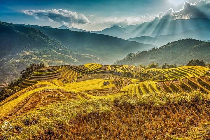 Ha Giang 3-Day Dong Van Loop: Ma Pi Leng Pass, Lung Cu & Karst Geopark photo 2