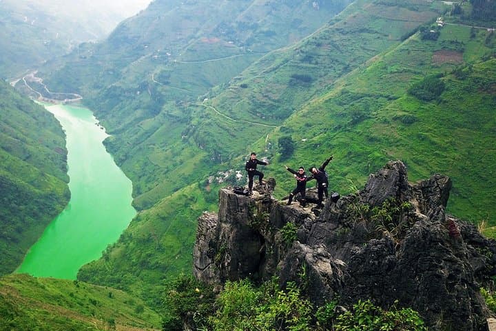 Ha Giang 3-Day Dong Van Loop: Ma Pi Leng Pass, Lung Cu & Karst Geopark photo 6