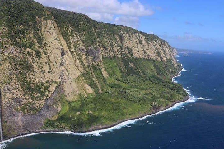 Private Magical Waterfall Helicopter Tour Over Kohala's Seven Valleys photo 6