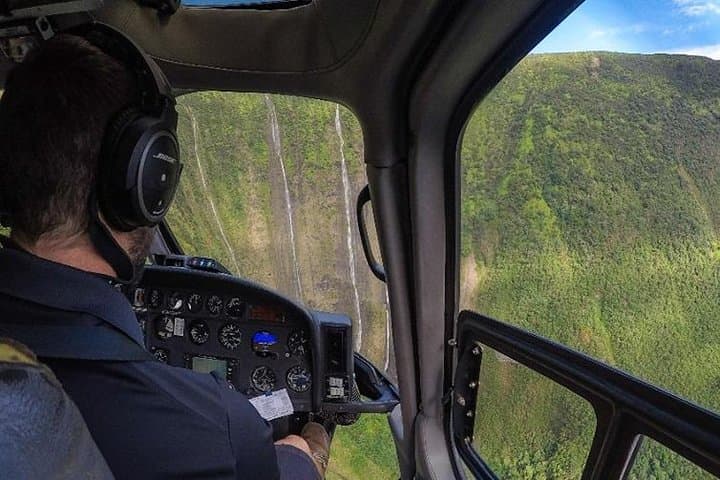 Private Magical Waterfall Helicopter Tour Over Kohala's Seven Valleys