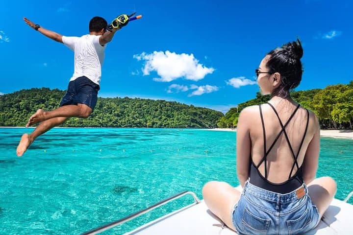 Early Bird Speedboat to Phi Phi Islands: Sunrise Tour from Phuket