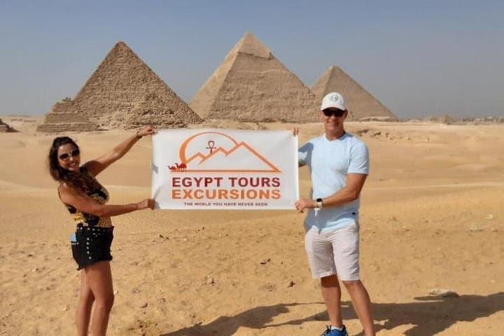 Full-day Private Giza Pyramids, Camel Ride & Felucca: Egyptian Museum and Coptic Cairo