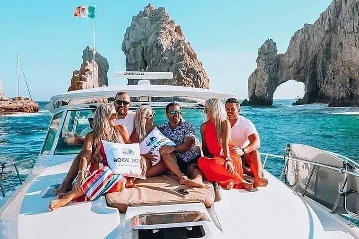 Cabo Private Yacht: 4-Hour Snorkel and Paddleboard Cruise to the Arch