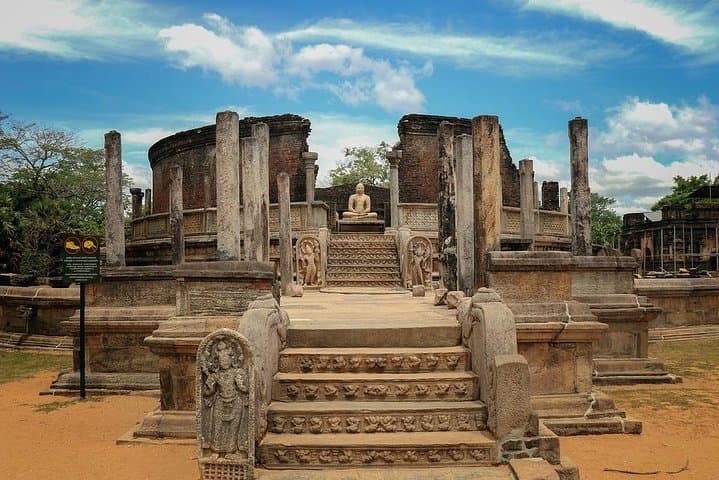 5-Day Sri Lanka Highlights Tour: Sigiriya, Kandy, Ella & Mirissa
