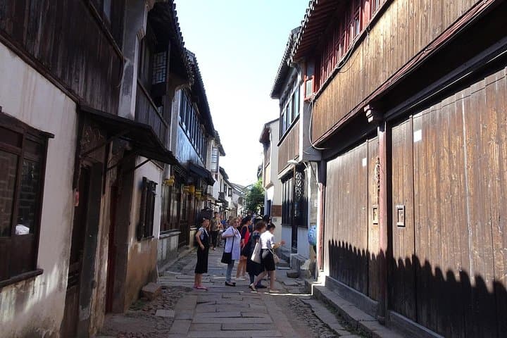 2-Day Private Hangzhou and Wuzhen Tour from Shanghai — West Lake, Tea Village & Lingyin Temple photo 4