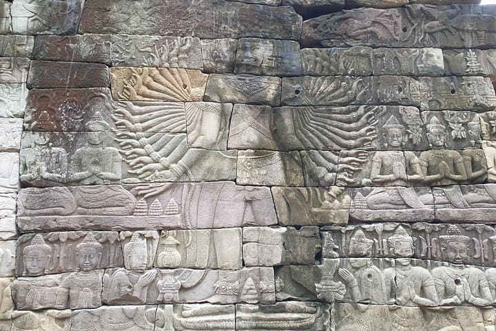 Private Tour to Banteay Chhmar Temple: Remote Khmer Ruins Near the Thai Border