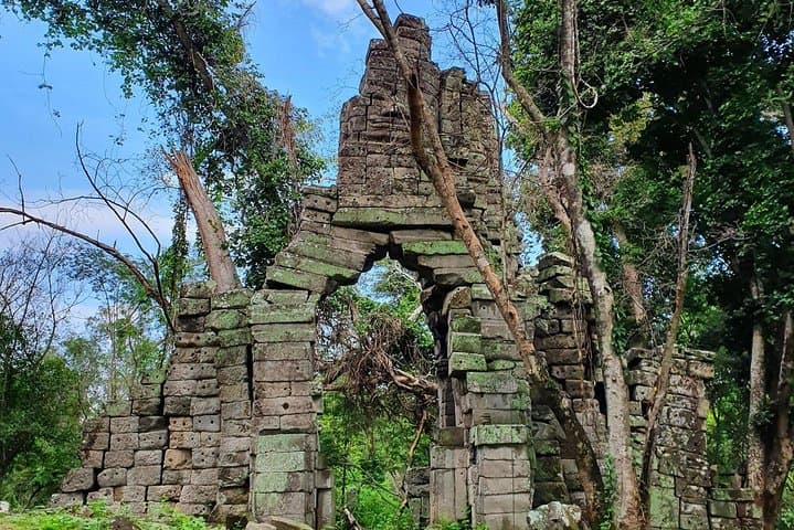 Private Tour to Banteay Chhmar Temple: Remote Khmer Ruins Near the Thai Border photo 6