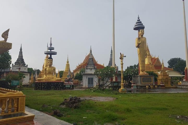 Private Siem Reap City Tour: War Museum, Artisans d'Angkor & Old Market photo 4