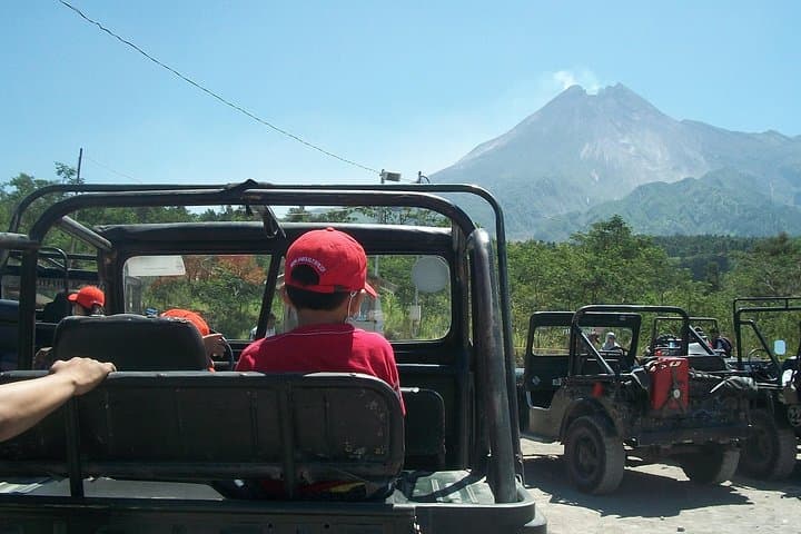 Borobudur Sunrise Tour: Borobudur, Mendut & Merapi Day Trip from Yogyakarta photo 4