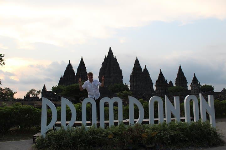 Borobudur Sunrise Tour: Borobudur, Mendut & Merapi Day Trip from Yogyakarta photo 5