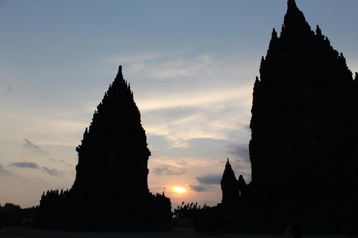 Borobudur Sunrise Tour: Borobudur, Mendut & Merapi Day Trip from Yogyakarta photo 6