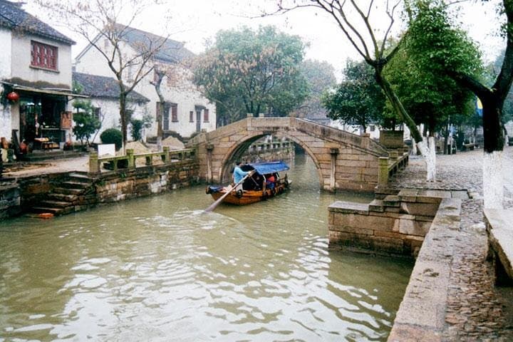 2-Day Private Hangzhou and Wuzhen Tour from Shanghai — West Lake, Tea Village & Lingyin Temple photo 2