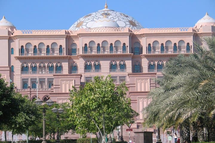 Abu Dhabi Private City Sightseeing Tour — Sheikh Zayed, Corniche & Yas Island