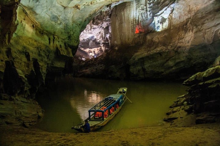 Hue to Phong Nha Bus Transfer — Scenic Drive to Vietnam's Limestone Caves photo 5