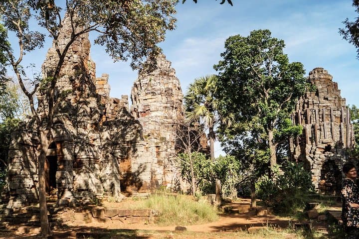 Battambang Day Tour from Siem Reap: Wat Banan, Bamboo Train & Phnom Sampov Guide photo 5