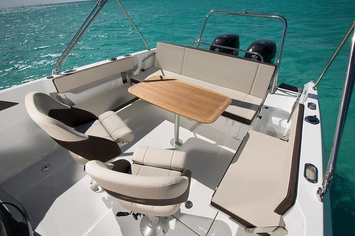 One-Hour Mini Yacht Cruise in Dubai Marina — JBR, Dubai Eye & Skyline Views photo 2