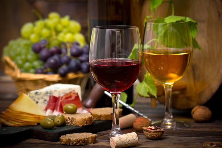 Heraklion Walking and Tasting Tour: Minoan Museum, Street Flavors & Local Secrets