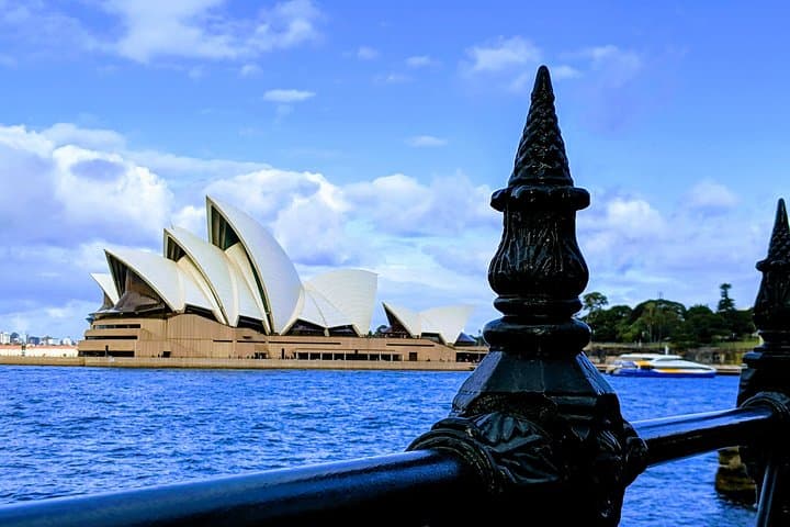Private Sydney Afternoon Tour - Opera House, Harbour Bridge & Bondi Beach photo 3