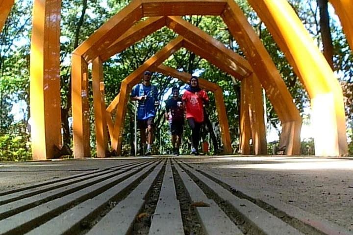 Malang Kampong Sightseeing Running Tour — 7.5 km Cultural Run Along Ijen Boulevard & Celaket