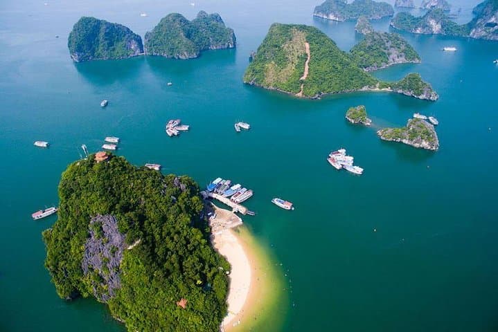 Overnight Halong Bay Cruise: Kayak, Hike and Explore Sung Sot Cave photo 2