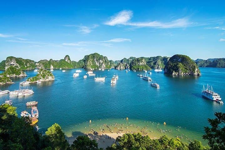 Overnight Halong Bay Cruise: Kayak, Hike and Explore Sung Sot Cave photo 3