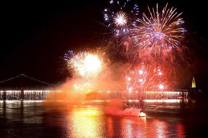 New Year's Eve Boat Party on the Tagus — Champagne & Fireworks in Lisbon photo 6
