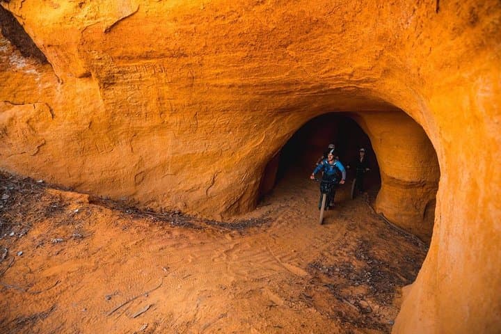 Luberon Electric Mountain Bike Half-Day: Guided Ocher Trail E‑MTB Adventure photo 2