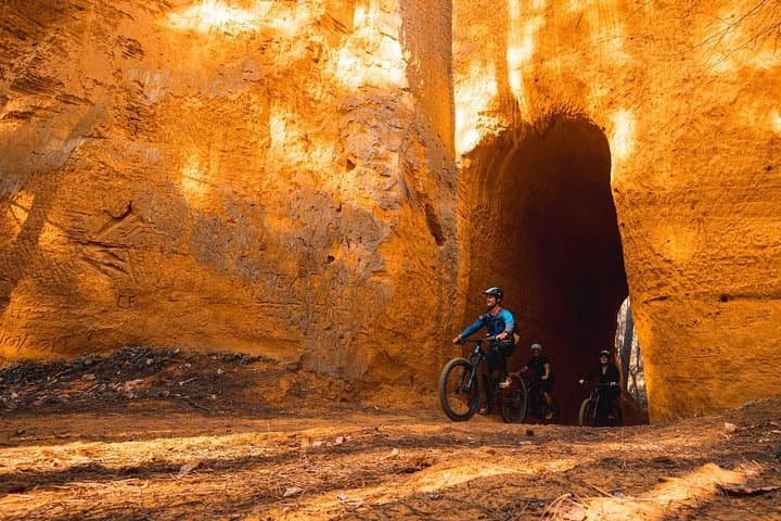 Luberon Electric Mountain Bike Half-Day: Guided Ocher Trail E‑MTB Adventure photo 3
