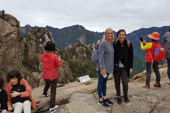 One-Day Hike at Seoraksan National Park from Seoul — Biseondae, Sinheungsa & Cable Car Options photo 5
