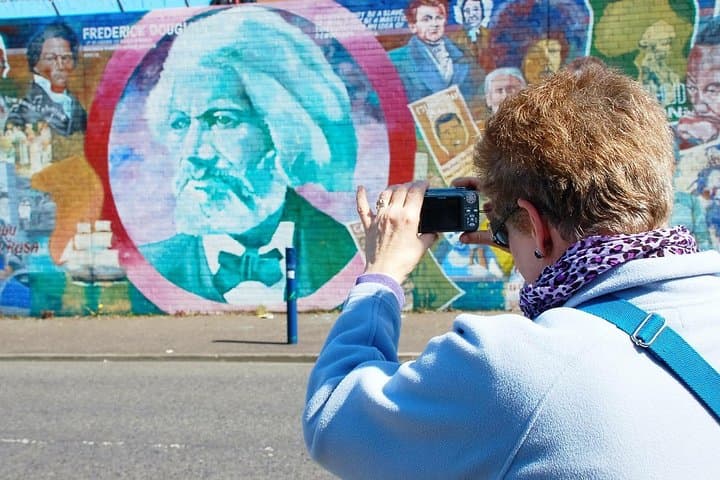 Belfast Black Taxi Political Tour — Private 2‑Hour Troubles & Murals Experience photo 3