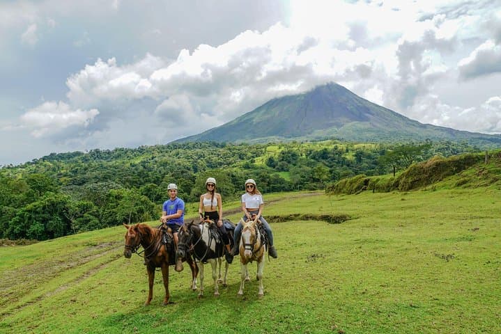 Float the Arenal: River Tubing and Rainforest Horseback Ride in La Fortuna