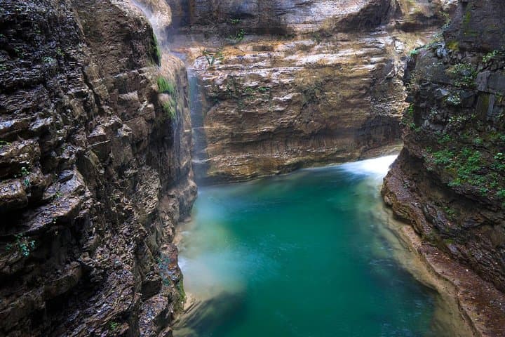 Yuntai Mountain Private Day Tour from Luoyang — Red Stone Gorge & Xiaozhaigou Highlights photo 3