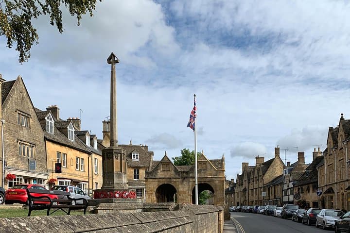 Private Cotswolds Full-Day Black Cab Excursion from London