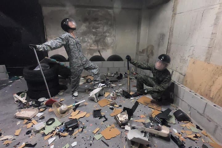 Namba Smash Room: Break Appliances and Release Instincts in Osaka photo 6