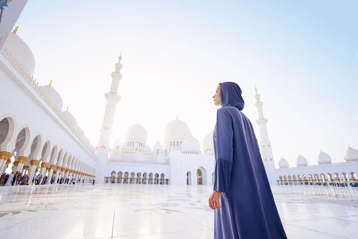 Abu Dhabi Private City Tour: Full-Day Grand Mosque, Emirates Palace & Corniche photo 4