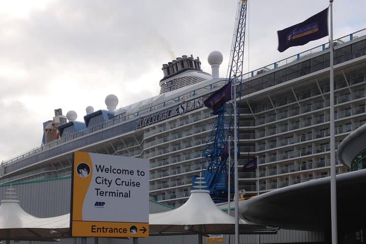 Southampton to Heathrow Express Shuttle: Cruise Terminal Transfers & Hotel Drop-Offs photo 2