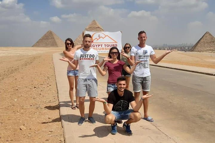 Private Cairo Day Trip from Marsa Alam by Flight — Pyramids, Egyptian Museum & Khan el-Khalili