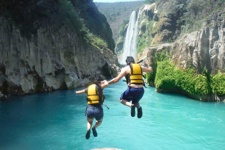 Paddle the Tampaón to Tamul Waterfall: Canoe Tour to a 105m Cascade