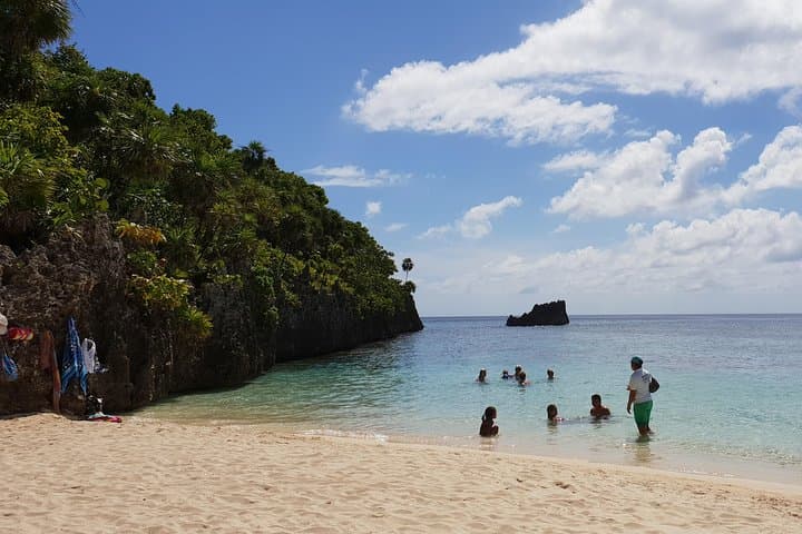 Roatán Horseback Ride, Sloth Park & Beach Break — Bay Island Day Trip photo 6