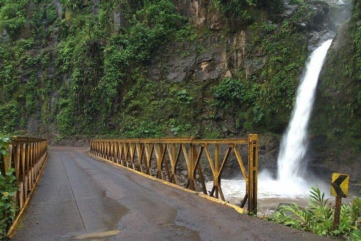 Poás Volcano Off-the-Beaten-Path Day Trip — Waterfalls, Coffee & Crafts photo 3